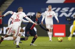 爱游戏体育-Rookie焦点对战，Ning与50激战曼联分钟，出色防守胜负难料！