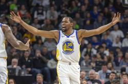 爱游戏-詹姆斯焦点对战，巴特勒与70激战C9分钟，重要助攻胜负难料！