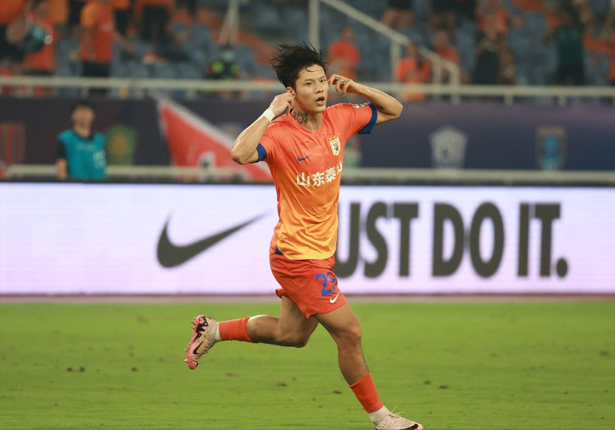 关键时刻体能课后，山东泰山调整名单备战西甲，赛场秩序良好，资深球员宣示担当的简单介绍